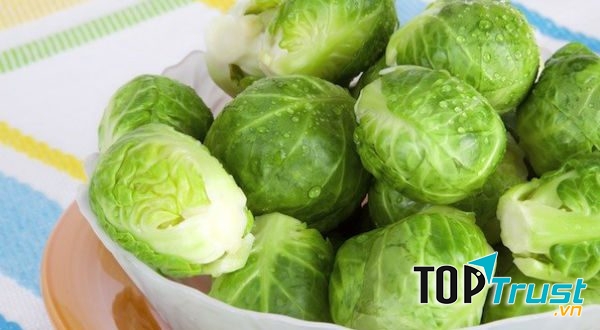 Bắp cải hỗ trợ trong việc làm sạch máu và loại bỏ vi khuẩn và độc tố khỏi cơ thể.