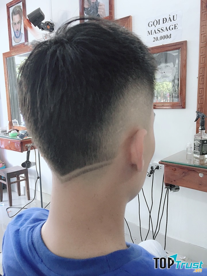 Không chỉ là chỉnh chu và ưa nhìn, những kiểu tóc mà Barber Hùng Thi tạo nên còn gây ấn tượng bởi cái nét nghệ thuật vô cùng độc đáo và đầy sáng tạo.