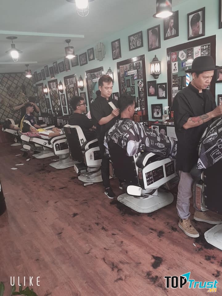 Barbershop Fan là một trong những tiệm tóc chuyên cắt tóc nam đẹp tại Quận Tân Phú
