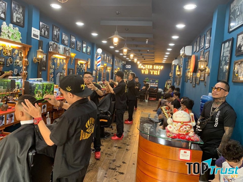 Là địa chỉ cắt tóc nam quen thuộc của các đấng mày râu
