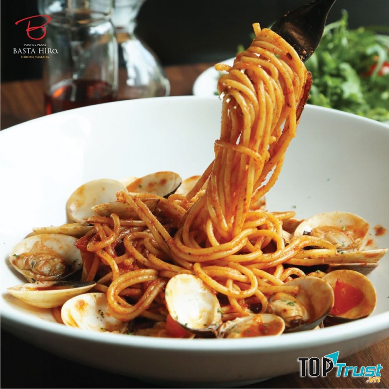 Đĩa mì ý vừa ngon lại thơm nức mũi khiến khách hàng chẳng thể ngừng ăn.