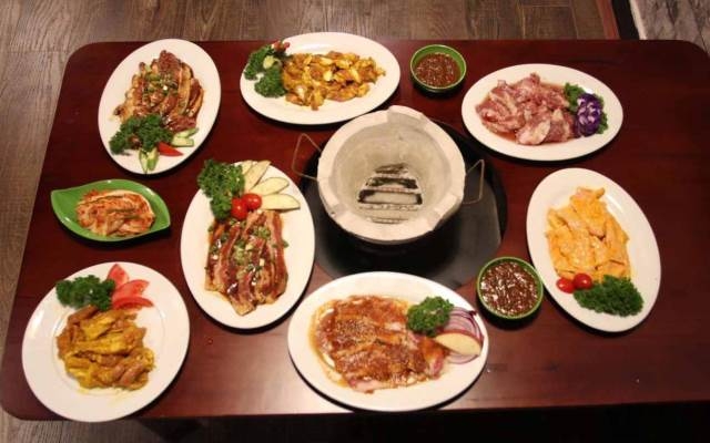 Hấp dẫn với món ăn ở Bát Giới Quán