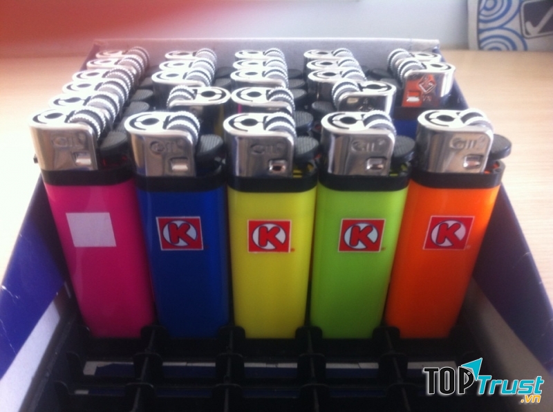 Chuyện mở bia bằng bật lửa đối với nhiều người Việt Nam quá là bình thường