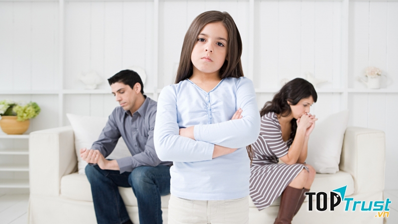 Bắt trẻ chọn lựa những điều quá tầm hiểu biết