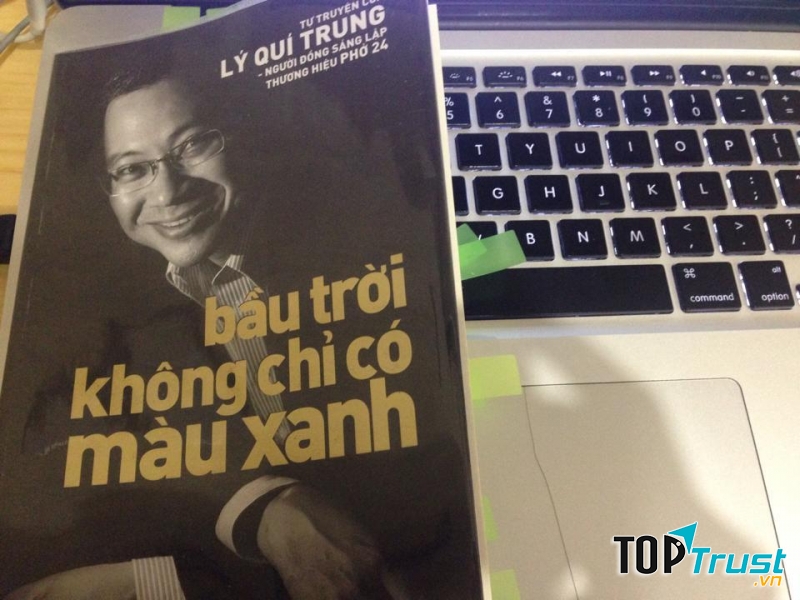 Tự truyện Bầu trời không chỉ có màu xanh