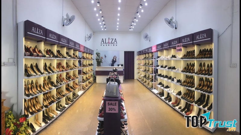 Bày trí cửa hàng giày dép