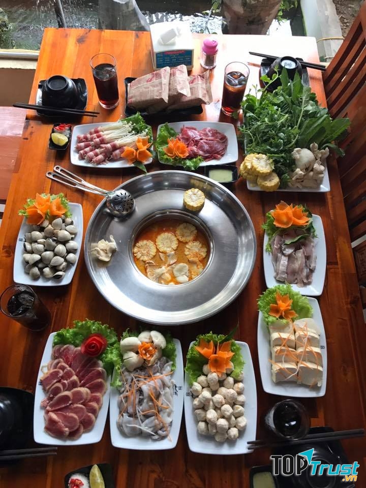 Set lẩu tại nhà hàng