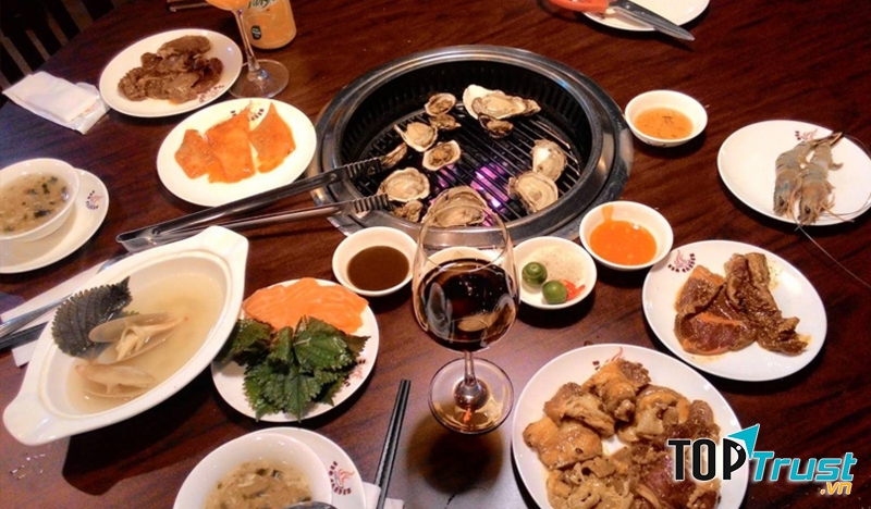 Thường thì BBQ Garden bày sẵn rất nhiều loại thịt và hải sản.