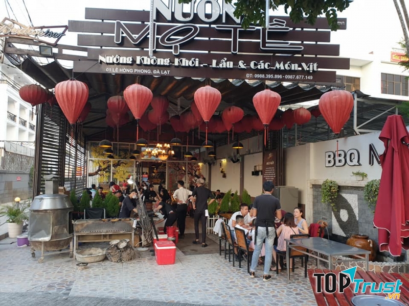 Với không gian siêu rộng lớn nhưng ấm cúng, đồ ăn phong phú nhưng ngon và chất lượng, rượu và bia tươi luôn đầy ắp không bao giờ thiếu