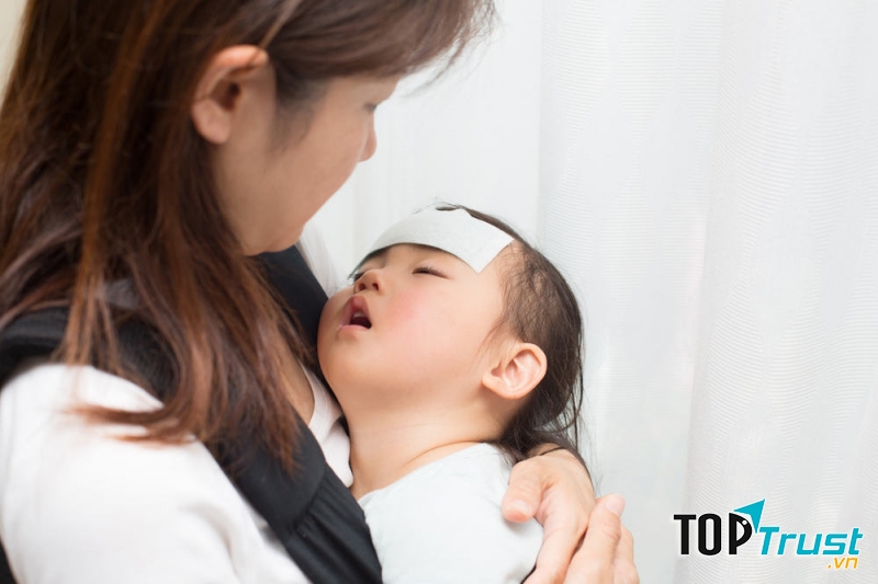 Bé quấy khóc có thể là do bé bị ốm