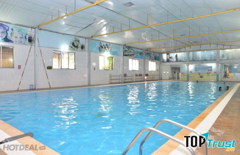 Bể bơi bốn mùa Trần Hưng Đạo