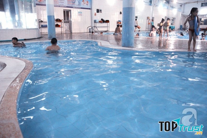 Khu vực dành riêng cho trẻ em tại bể bơi bốn mùa Trần Hưng Đạo