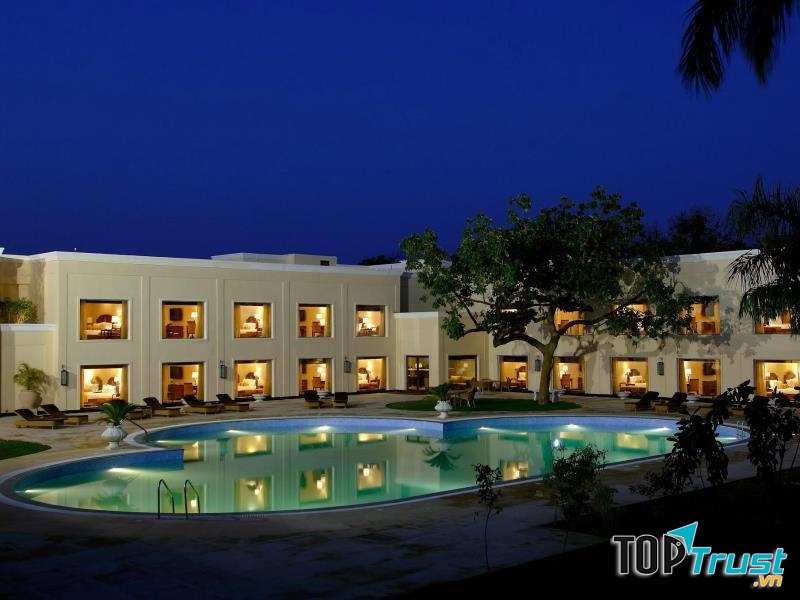 Bể bơi của khách sạn Lalit Temple View Khajuraho, Ấn Độ