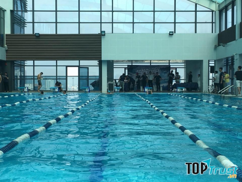 Bể bơi Đặng Tiến Đông