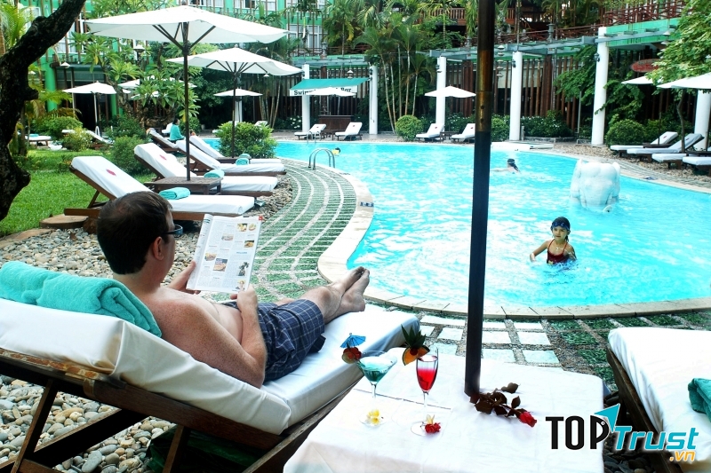 Hồ bơi Khách sạn Xanh