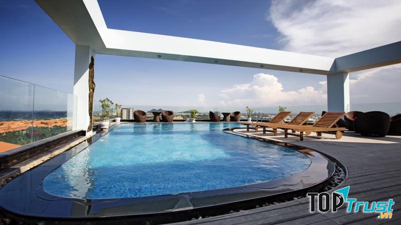 Bể bơi Sea Phoenix với thiết kế cổ điển sang trọng