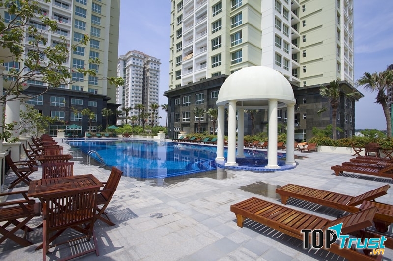 Ciputra có quang cảnh khá đẹp, bể đẹp, nước sạch, với đội ngũ nhân vi﻿ên phục vụ chu đáo.