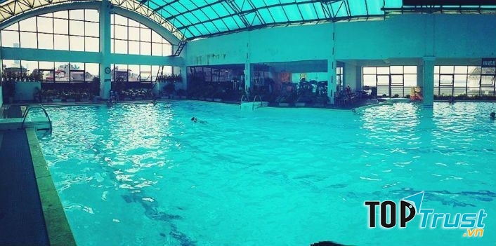 Nằm trên tầng 4 của trung tâm phụ nữ và phát triển với tầm nhìn ra toàn bộ hồ tây cho khách hàng cảm giác đẹp.