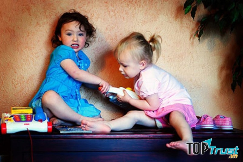 Tính cách trẻ phụ thuộc vào cách giáo dục của người lớn