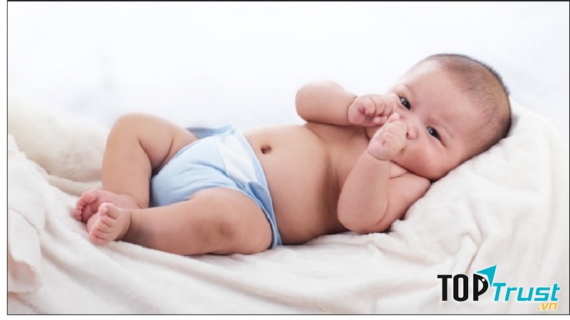 Bé không thể tự duỗi ngón tay