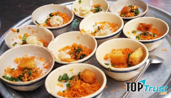 Nếu là người ghiền bánh bèo, bánh hỏi, bạn nhất định sẽ không thể bỏ qua địa chỉ Bé Tư.