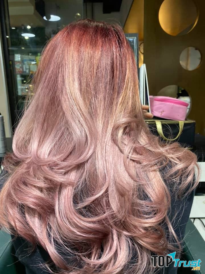 A Đoan Hair Salon là lựa chọn yêu thích của nhiều nghệ sĩ nổi tiêng Việt Nam cũng như khách du lịch nước ngoài.