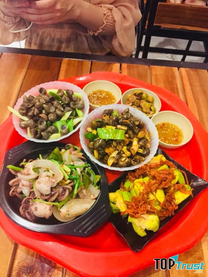 Tất cả các nguyên liệu đều được lựa chọn và làm sạch trước khi chế biến.