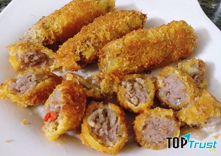 Chỉ với 30.000 VNĐ là bạn có ngay một đĩa nem đầy ú ụ, nóng hổi, thơm ngon mà chất lượng thì trên cả tuyệt vời.