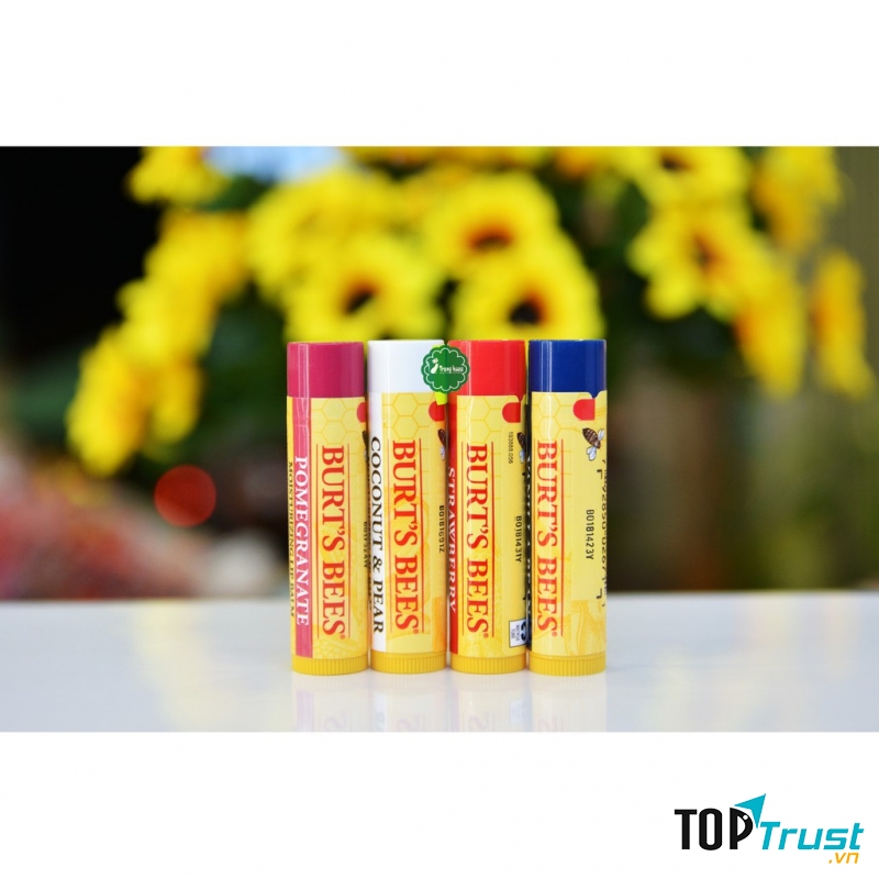 Bees Replenishing Lip Balm with Pomegranate Oil