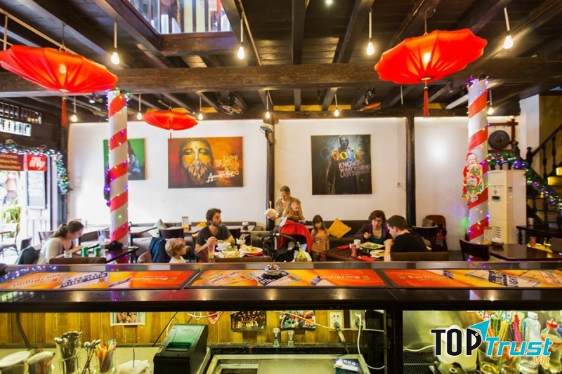 Before and Now Bar rất hút du khách bởi những dịch vụ khuyến mãi và giờ vàng vô cùng hấp dẫn