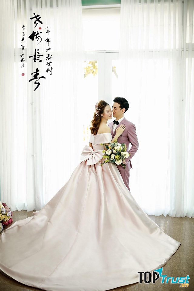 Bella Wedding Studio's