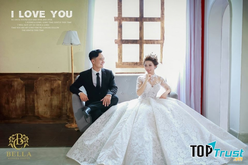 Bella Wedding Studio's