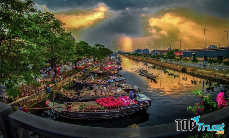 Chợ hoa Bến Bình Đông