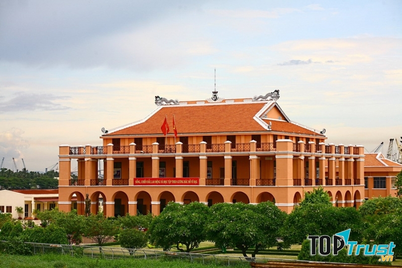 Bến Nhà Rồng