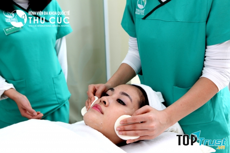 Một trong những bước điều trị tàn nhang cho bệnh nhân tại Thu Cúc