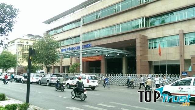 Đường Hồng Bàng trục đường chính chạy qua bệnh viện đại học y dược