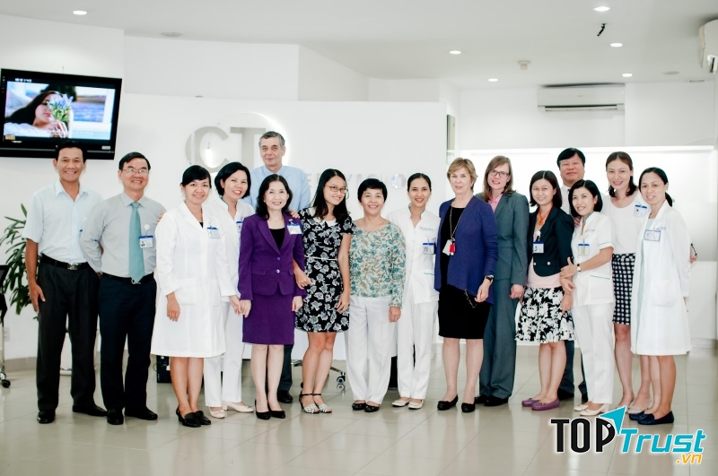 Đội ngũ bác sĩ giàu kinh nghiệm trong và ngoài nước