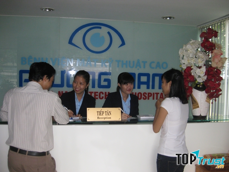 Đội ngũ nhân viên hướng dẫn và phục vụ chu đáo