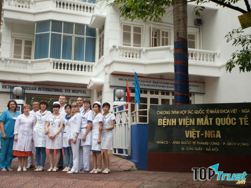 Đội ngũ nhân viên của bệnh viện mắt quốc tế Việt Nga