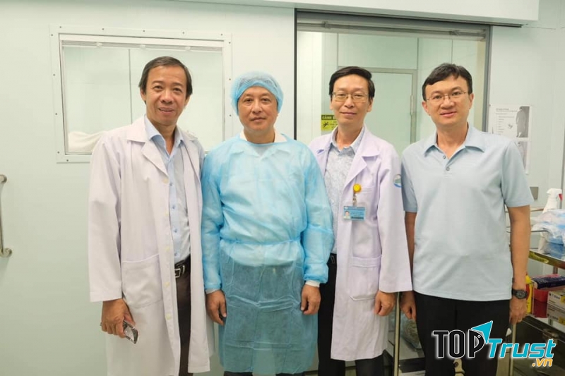 Y bác sĩ bệnh viện nhiệt đới