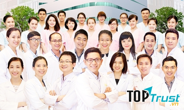 Bác sĩ, nhân viên của bệnh viện Răng, hàm, mặt quốc tế Sài Gòn