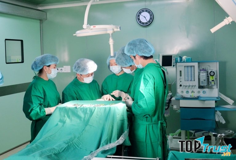 Bác sĩ Bệnh viện thẩm mỹ JW Hàn Quốc phẩu thuật hàm hô cho bệnh nhân
