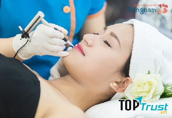 Phun môi tại Kangnam