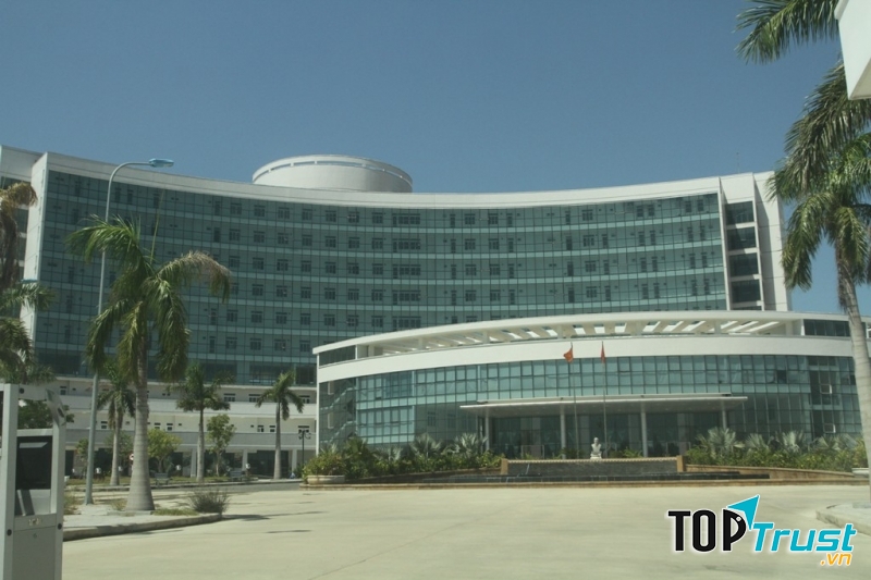 Bệnh viện ung thư Đà Nẵng nằm tại đường Phùng Hưng, Hòa Minh, Liên Chiểu