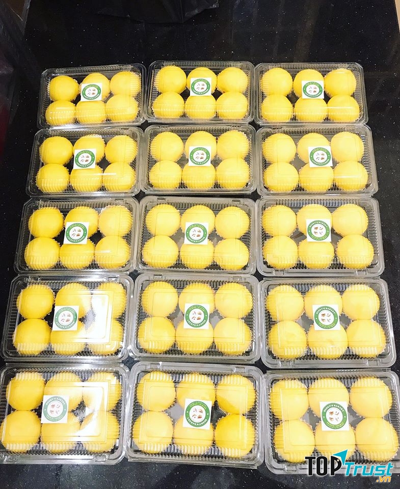 Bánh bao tròn đều, màu vàng bắt mắt
