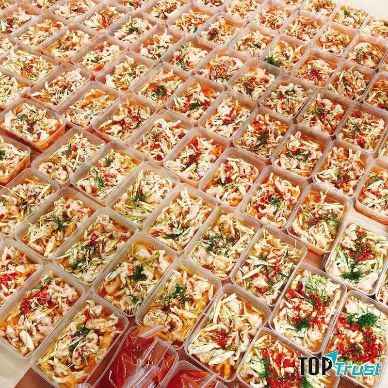 Các món ăn đựng trong hộp, sạch sẽ và đảm bảo vị ngon khi được giao đến tay khách. ﻿﻿﻿