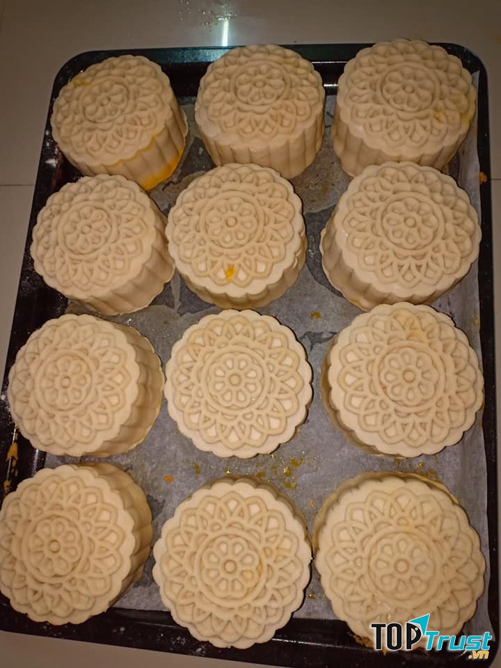 Những chiếc bánh trước khi đem nướng