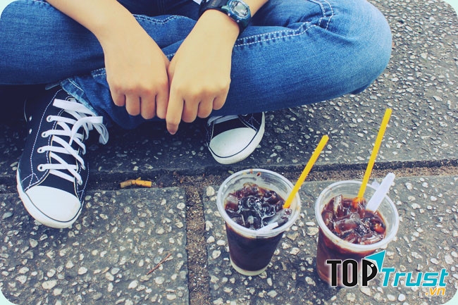 Cafe bệt nhà hát lớn là địa điểm tụ tập lí tưởng