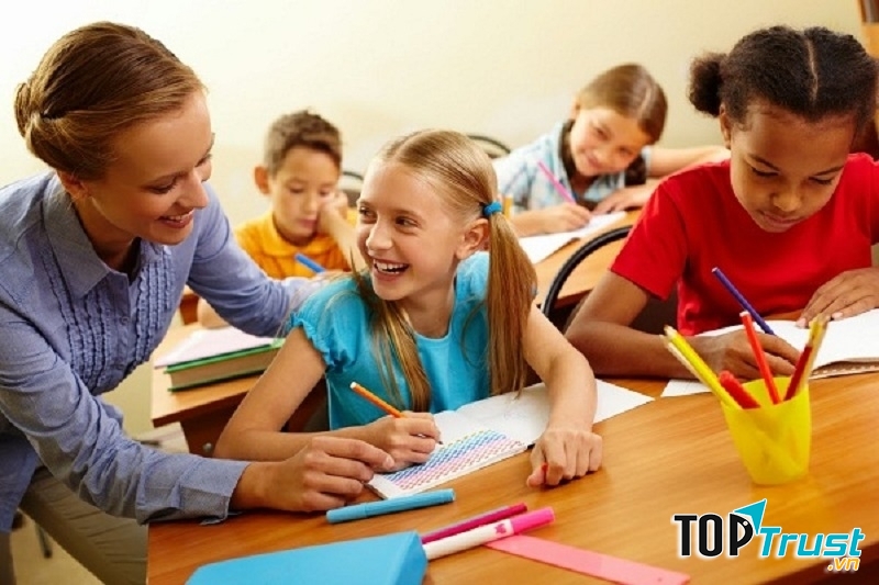 Thay vì quát tháo giáo viên nên thân thiện với học sinh.