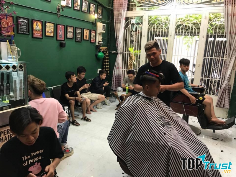 Bi Origina Barbershop cũng nằm trong danh sách những salon tóc dành cho nam uy tín tại quận Tân Bình được nhiều khách hàng đánh giá cao